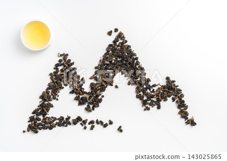Top view of loose oolong tea leaves arranged in mountain shape with tea cup isolated on white background with copy space Top view of loose oolong tea leaves arranged in mountain shape with tea cup isolated on white background with copy space 143025865