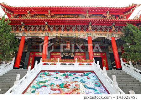 日月潭文武寺及其九頭龍雕塑的外觀,是台灣的熱門景點。 日月潭文武寺及其九頭龍雕塑的外觀,是台灣的熱門景點。 143028453