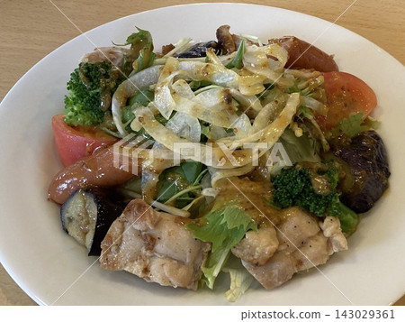 雞肉蔬菜沙拉 雞肉蔬菜沙拉 143029361