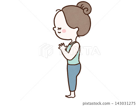 一名女子正在練習瑜珈姿勢「山式(Tadasana)」。 一名女子正在練習瑜珈姿勢「山式(Tadasana)」。 143031275