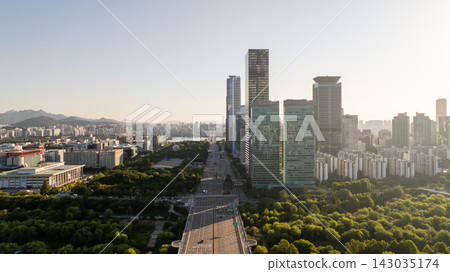 Aerial view of morning sunrise over Hangang River and Yeouido skyline in Seoul Aerial view of morning sunrise over Hangang River and Yeouido skyline in Seoul 143035174