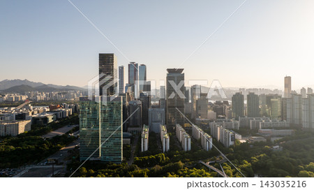 Aerial view of morning sunrise over Hangang River and Yeouido skyline in Seoul Aerial view of morning sunrise over Hangang River and Yeouido skyline in Seoul 143035216