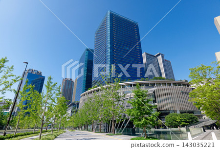 JR大阪站前的高層建築群（大阪格蘭前線飯店及大阪梅田希爾頓飯店） 143035221