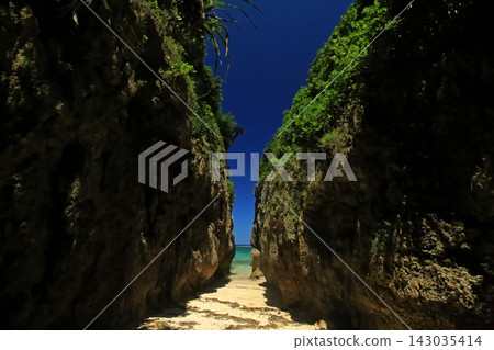 Okinawa's Mysterious Power Spot: Warumi Okinawa's Mysterious Power Spot: Warumi 143035414