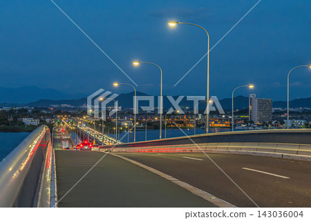 琵琶湖大橋夜景，滋賀郡守山市 143036004