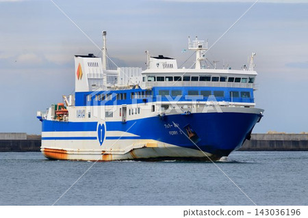 Crossing the Kii Channel and operating the 'Nankai Shikoku Line'... [Nankai Ferry] Ferry Ai 143036196