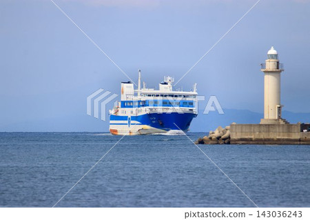 Crossing the Kii Channel and operating the 'Nankai Shikoku Line'... [Nankai Ferry] Ferry Ai 143036243
