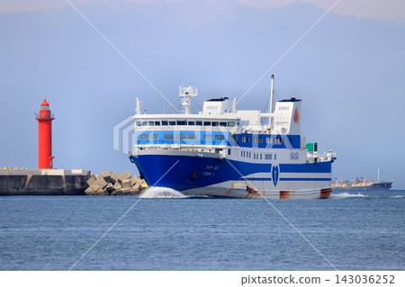 Crossing the Kii Channel and operating the 'Nankai Shikoku Line'... [Nankai Ferry] Ferry Ai 143036252