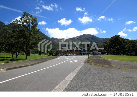 The scenery of "Chōjabaru," a popular tourist spot on the Yamanami Highway, a popular driving route in Oita Prefecture. The scenery of "Chōjabaru," a popular tourist spot on the Yamanami Highway, a popular driving route in Oita Prefecture. 143038581