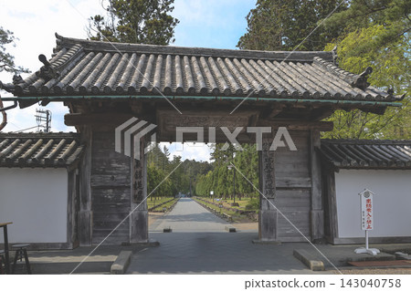 April 28 2026 Zuiganji Temple entrance gate wooden architecture April 28 2026 Zuiganji Temple entrance gate wooden architecture 143040758