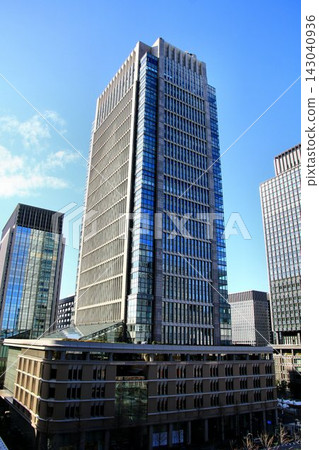 Bathed in the spring sunshine in front of the central station... A business building near Tokyo Station. Bathed in the spring sunshine in front of the central station... A business building near Tokyo Station. 143040936