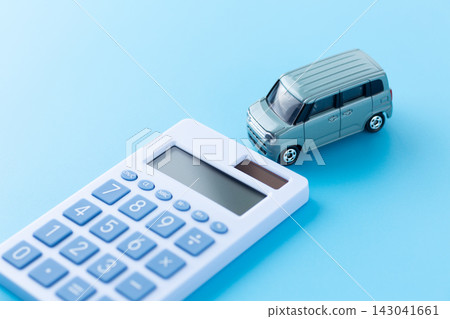 Blue calculator and car, blue background Blue calculator and car, blue background 143041661