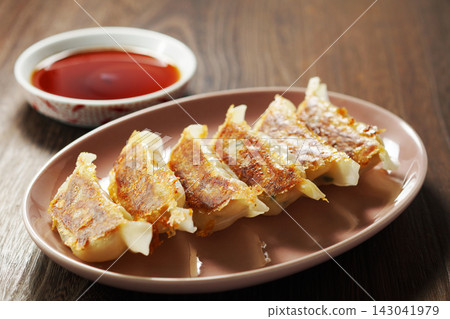 煎餃子 煎餃子 143041979