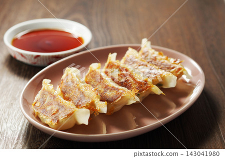 煎餃子 煎餃子 143041980