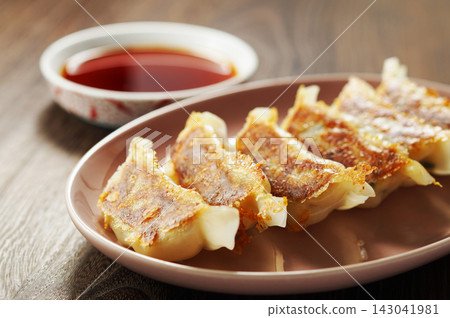 煎餃子 煎餃子 143041981