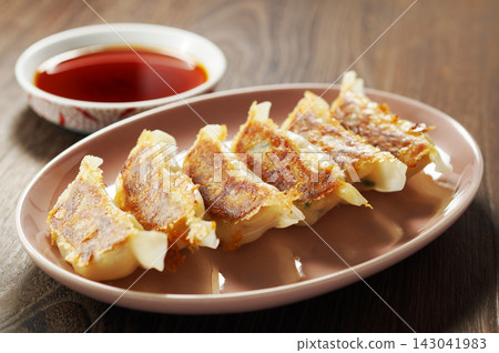 煎餃子 煎餃子 143041983