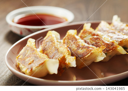 Pan-fried gyoza Pan-fried gyoza 143041985