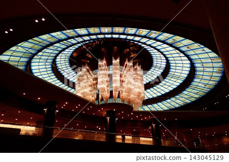 The lobby of the Kobe Portopia Hotel is adorned with dazzling chandeliers and stained-glass-style ceiling decorations. The lobby of the Kobe Portopia Hotel is adorned with dazzling chandeliers and stained-glass-style ceiling decorations. 143045129