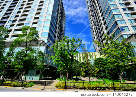 Shirokane The Sky is a large-scale tower residence located in Shirokane Takanawa, a sophisticated upscale residential area in Minato Ward, Tokyo. 143045272