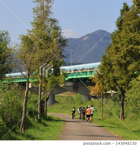 Cyclists and Runners on a Riverside Trail Cyclists and Runners on a Riverside Trail 143048130