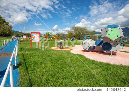 南足柄市體育公園的遊樂場設施 南足柄市體育公園的遊樂場設施 143048642
