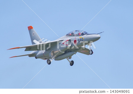 T-4s of the 303rd Squadron in landing approach T-4s of the 303rd Squadron in landing approach 143049091