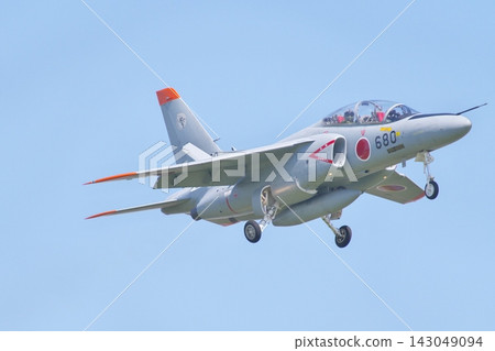 T-4s of the 303rd Squadron in landing approach T-4s of the 303rd Squadron in landing approach 143049094