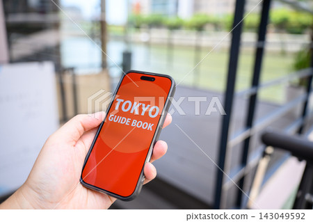 在智慧型手機上瀏覽東京旅遊指南 在智慧型手機上瀏覽東京旅遊指南 143049592