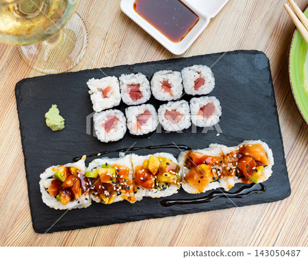 Sushi set with salmon and tuna maki and uramaki Sushi set with salmon and tuna maki and uramaki 143050487