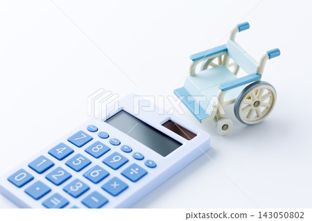 一台藍色計算器和一輛輪椅 一台藍色計算器和一輛輪椅 143050802