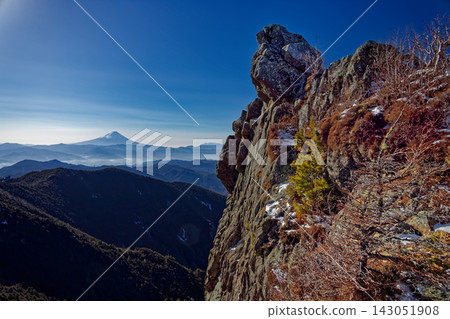 金峰、千代野吹上岩壁和富士山 143051908