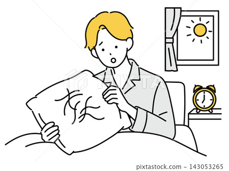 早上,一名男子檢查枕頭上是否有掉落的頭髮。 早上,一名男子檢查枕頭上是否有掉落的頭髮。 143053265
