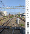 井之頭線上的列車正在運行 143054009