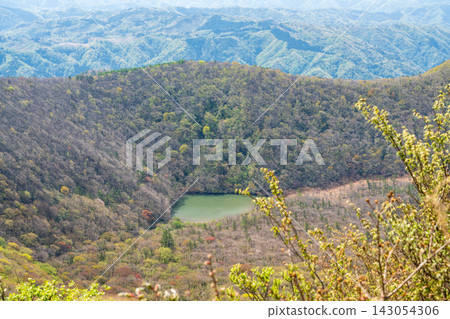 三部山晚春:火山口及室內池2,島根縣小田市 三部山晚春:火山口及室內池2,島根縣小田市 143054306