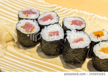 美味的鮪魚捲和牛蒡卷 143055261