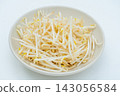 Bean sprouts 143056584