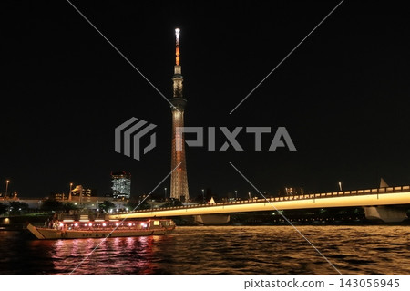 Illuminated Tokyo Skytree, Sakurabashi Bridge and Yakatabune Illuminated Tokyo Skytree, Sakurabashi Bridge and Yakatabune 143056945