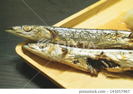 烤秋刀魚佐白蘿蔔絲：秋季風味與日本料理 143057967