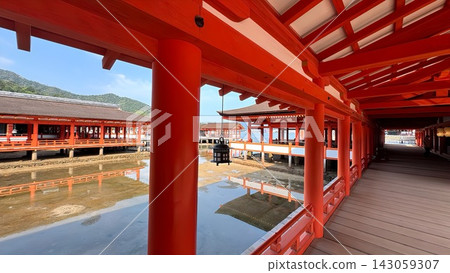 The vermilion-painted corridors and shrine buildings of Itsukushima Shrine reflected on the water's surface (Miyajima, World Heritage Site) The vermilion-painted corridors and shrine buildings of Itsukushima Shrine reflected on the water's surface (Miyajima, World Heritage Site) 143059307