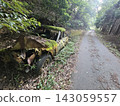 一輛腐爛的汽車 143059557