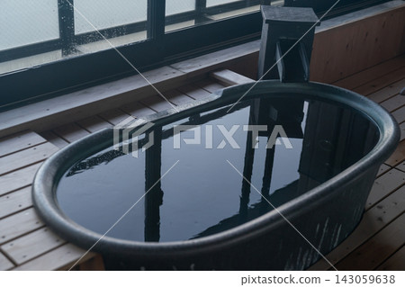 浴缸、浴池、水面、浴室、沐浴、日式浴池、室內浴池、倒影、放鬆、療癒、沐浴時光 浴缸、浴池、水面、浴室、沐浴、日式浴池、室內浴池、倒影、放鬆、療癒、沐浴時光 143059638