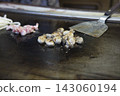 Grilling the oysters for oyster okonomiyaki Grilling the oysters for oyster okonomiyaki 143060194