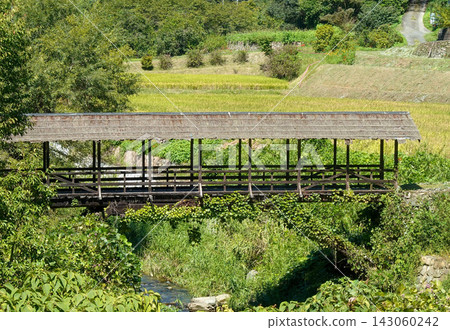 田丸橋,位於愛媛縣內子町的一座廊橋。 田丸橋,位於愛媛縣內子町的一座廊橋。 143060242