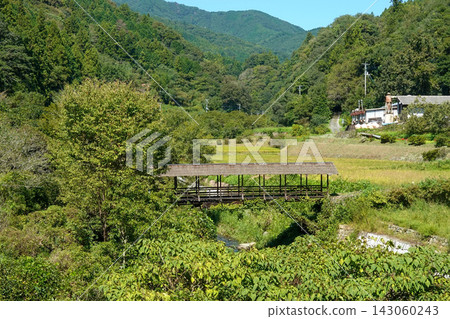 田丸橋,位於愛媛縣內子町的一座廊橋。 田丸橋,位於愛媛縣內子町的一座廊橋。 143060243