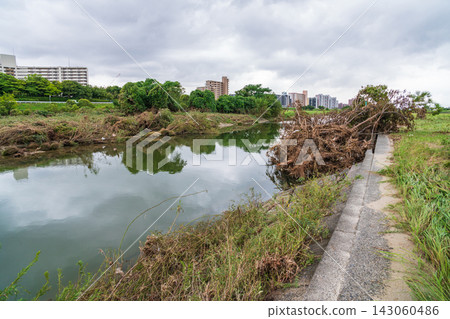 The Yadagawa River shows the scars of record-breaking short-term heavy rainfall (Nagoya City, Aichi Prefecture) The Yadagawa River shows the scars of record-breaking short-term heavy rainfall (Nagoya City, Aichi Prefecture) 143060486