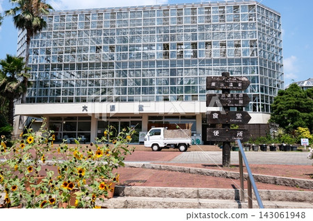 從廣島市植物園的大溫室望出去的景色 從廣島市植物園的大溫室望出去的景色 143061948
