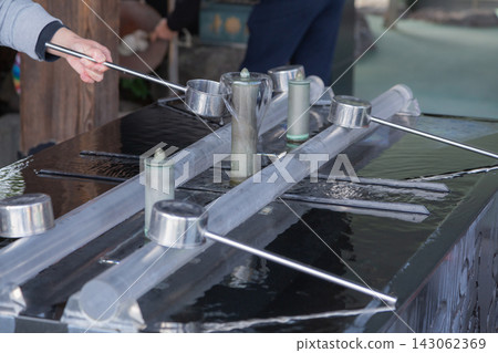 [Japan] Water basin and stainless steel ladle at Fukagawa Fudōdō Temple in Koto Ward, Tokyo 143062369