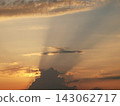 神秘的夕陽天空 143062717