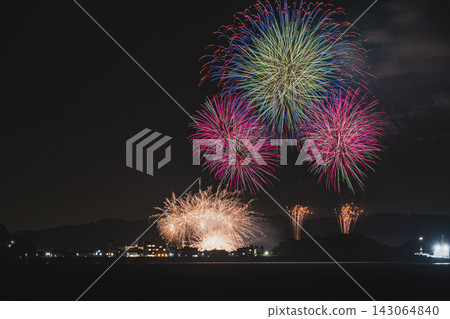 從伊良鄉(愛知縣)眺望篠島祇園祭和野島祭的煙火表演 從伊良鄉(愛知縣)眺望篠島祇園祭和野島祭的煙火表演 143064840