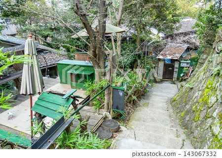 A sloping street leading to Onomichi's Cat Alley, surrounded by old houses (Onomichi City, Hiroshima Prefecture) A sloping street leading to Onomichi's Cat Alley, surrounded by old houses (Onomichi City, Hiroshima Prefecture) 143067332